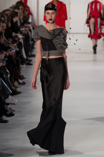 Look 16